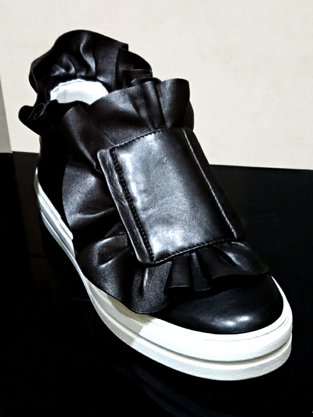 roger-vivier-slip-on