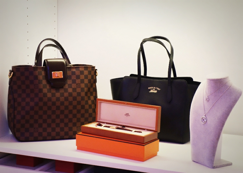 Maxi-Cash launch product display