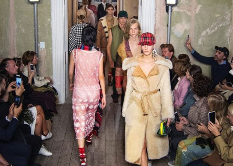 Burberry SS 2018 Pic 1