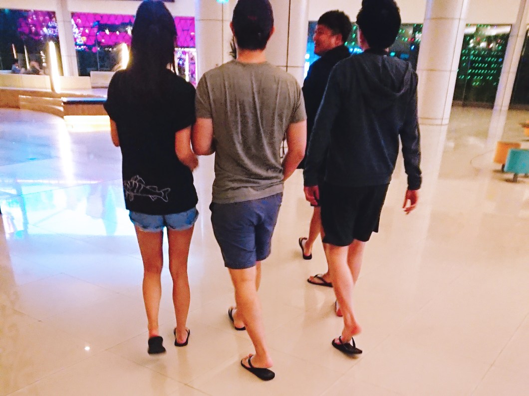 Flip-flops & work wear P8