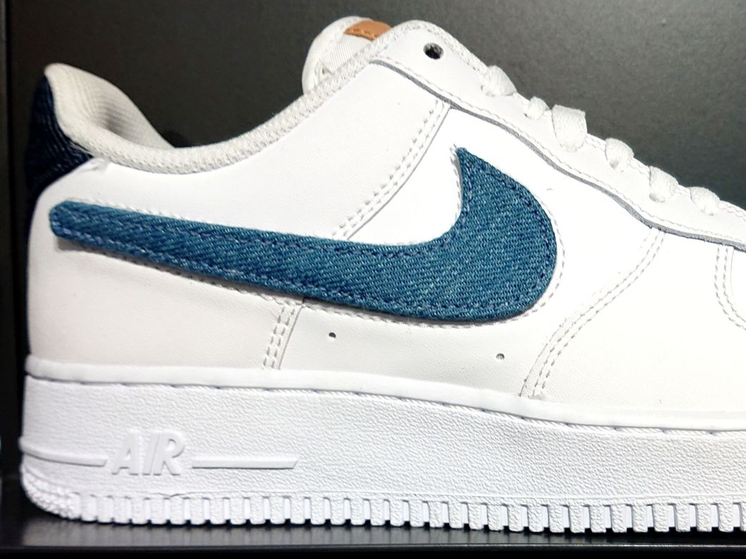 Nike Air Force 1 '07 LV8 op