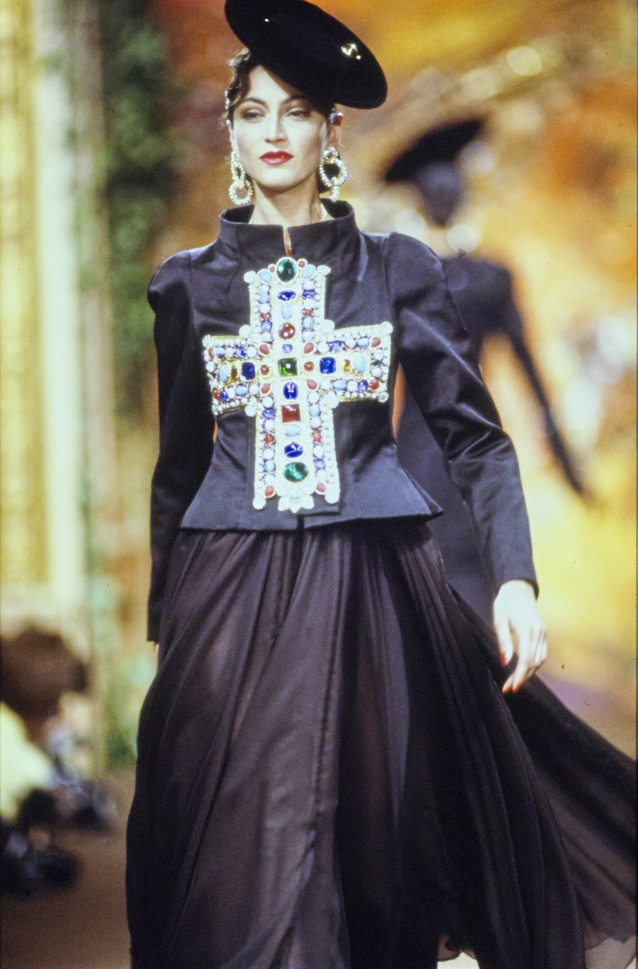 042-christian-lacroix-fall-1988-couture-CN10053654-anne-rohart