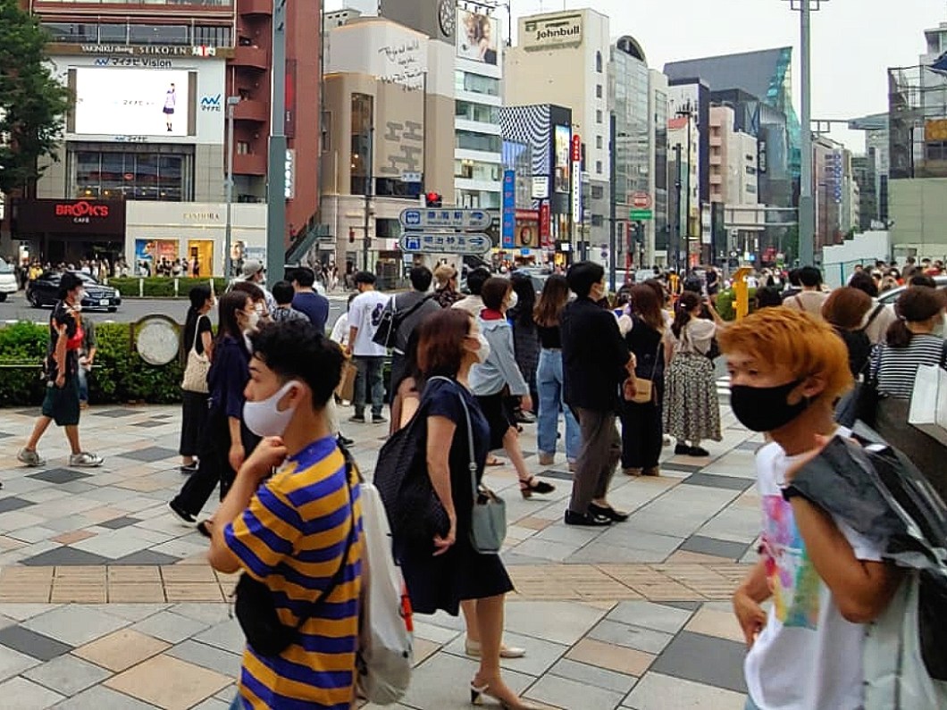 20-06-27-23-58-10-755_deco